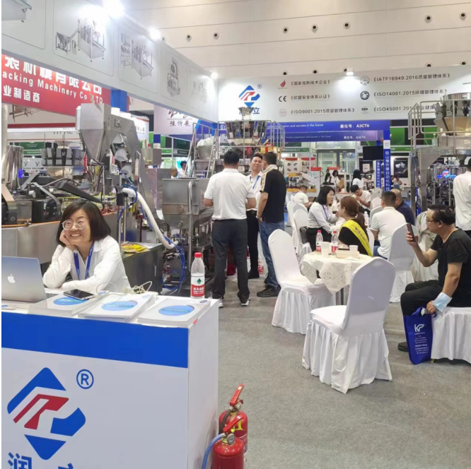 潤立給袋式包裝機廠家展會現(xiàn)場 潤立給袋式包裝機廠家展會現(xiàn)場